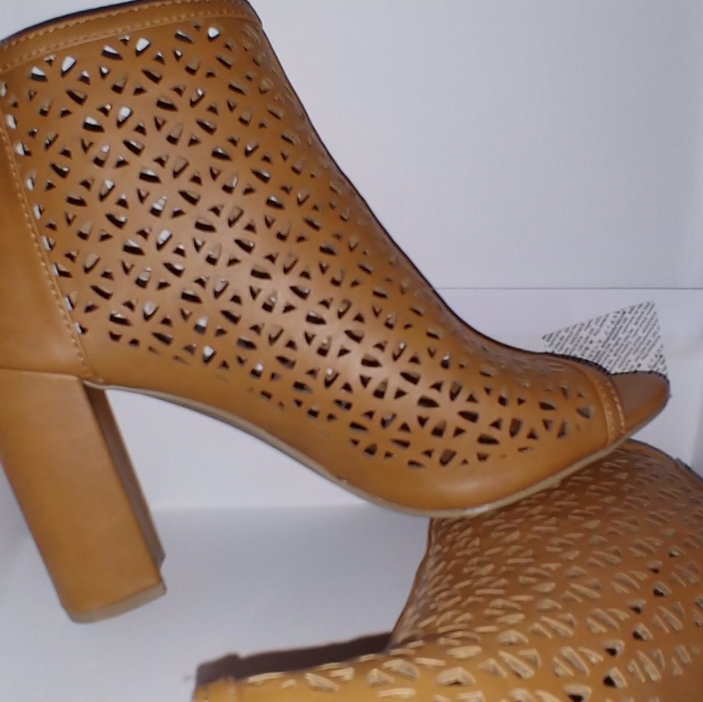 Tan block heeled sandals - Picture 4 of 5